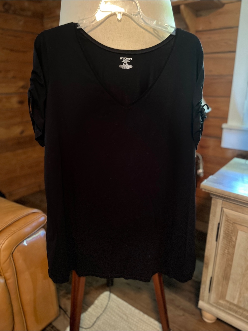 Lane Bryant 2x(57”B x 34”L)Black V-Neck Short Sleeve Tunic chinched arms.